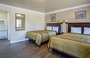 Charm Motel & Suites