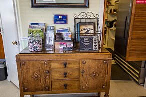 Charm Motel & Suites