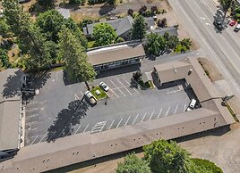 Charm Motel & Suites