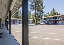 Charm Motel & Suites