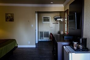 Charm Motel & Suites