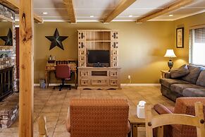 Charm Motel & Suites