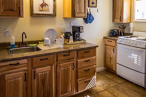 Charm Motel & Suites