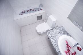 Grace Treasure Hotel