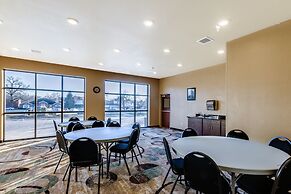 Cobblestone Inn & Suites - Waverly