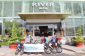 River Hotel