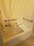 Cobblestone Inn & Suites - Winterset, IA