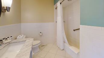 Breezeway Boutique Hotel