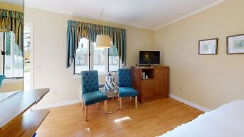 Breezeway Boutique Hotel