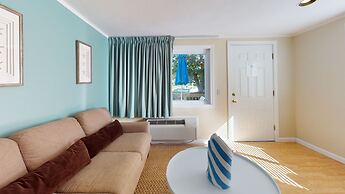 Breezeway Boutique Hotel