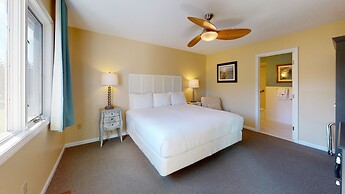 Breezeway Boutique Hotel