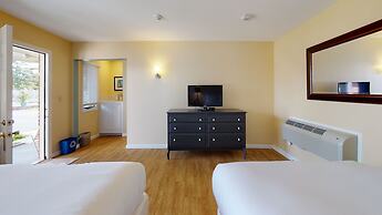 Breezeway Boutique Hotel