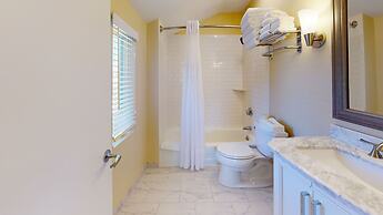 Breezeway Boutique Hotel