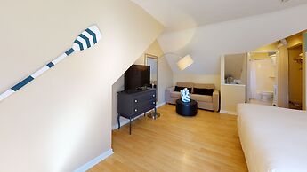 Breezeway Boutique Hotel