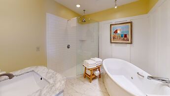 Breezeway Boutique Hotel