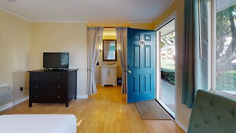 Breezeway Boutique Hotel