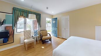 Breezeway Boutique Hotel