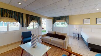 Breezeway Boutique Hotel