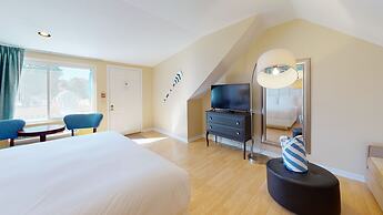 Breezeway Boutique Hotel