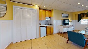 Breezeway Boutique Hotel