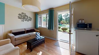 Breezeway Boutique Hotel