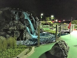 Emerald Dolphin Inn & Mini Golf