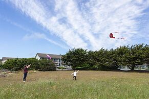 Emerald Dolphin Inn & Mini Golf