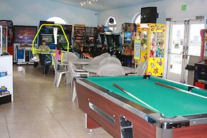 Emerald Dolphin Inn & Mini Golf