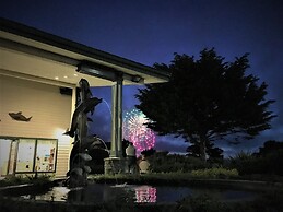 Emerald Dolphin Inn & Mini Golf