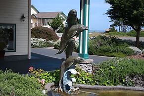 Emerald Dolphin Inn & Mini Golf