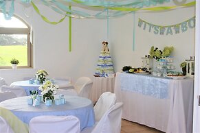 Emerald Dolphin Inn & Mini Golf