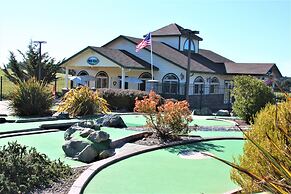 Emerald Dolphin Inn & Mini Golf