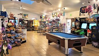 Emerald Dolphin Inn & Mini Golf