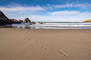 Emerald Dolphin Inn & Mini Golf