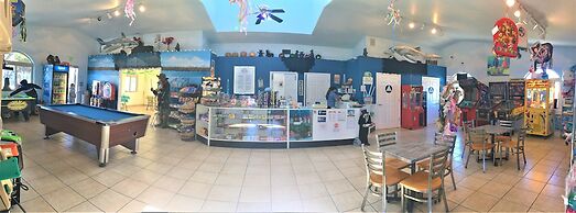 Emerald Dolphin Inn & Mini Golf