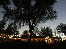 Queen's Inn By the River