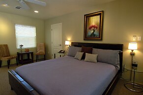 Queen's Inn By the River