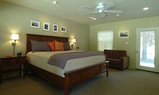 Queen's Inn By the River