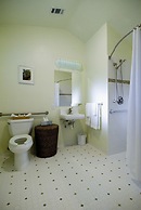 Queen's Inn By the River