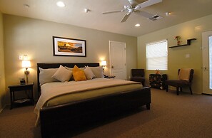 Queen's Inn By the River