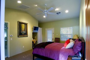 Queen's Inn By the River