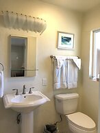 Queen's Inn By the River