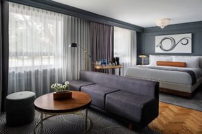 The Drake Oak Brook, Autograph Collection