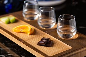 The Drake Oak Brook, Autograph Collection