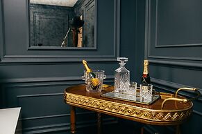 The Drake Oak Brook, Autograph Collection