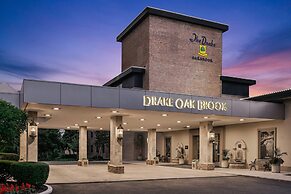 The Drake Oak Brook, Autograph Collection