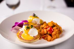 The Drake Oak Brook, Autograph Collection