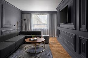 The Drake Oak Brook, Autograph Collection