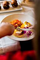 The Drake Oak Brook, Autograph Collection