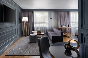 The Drake Oak Brook, Autograph Collection